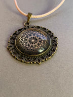 Amulett – bronzefarben, Dodecagram 12 – er Stern, Disc in schwarz 25 mm, goldlegiert, kupferunterlegt – Produktansicht 1