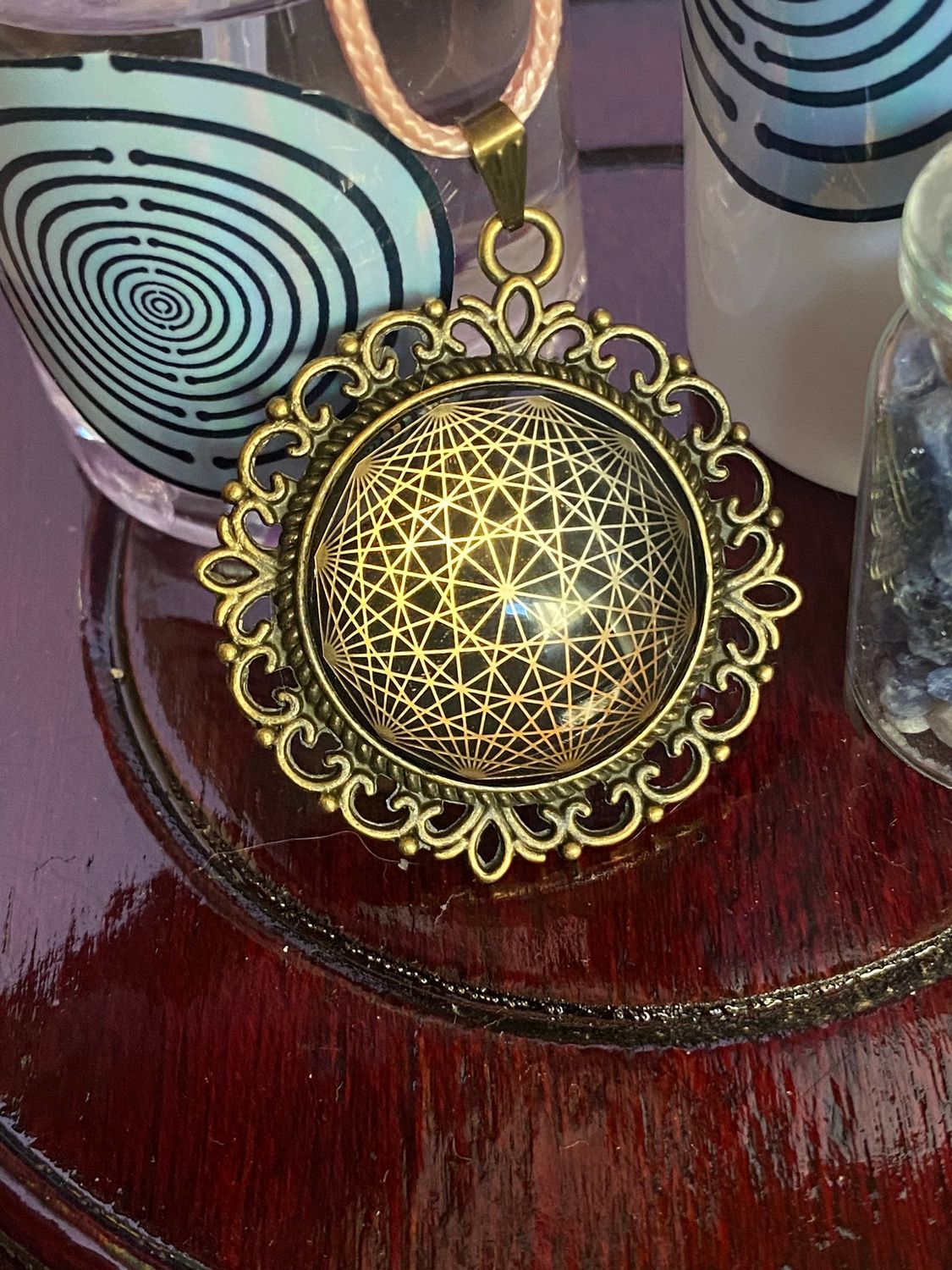 Amulett – bronzefarben, Dodecagram 12 – er Stern, Disc in schwarz 25 mm, goldlegiert, kupferunterlegt – Produktansicht 1