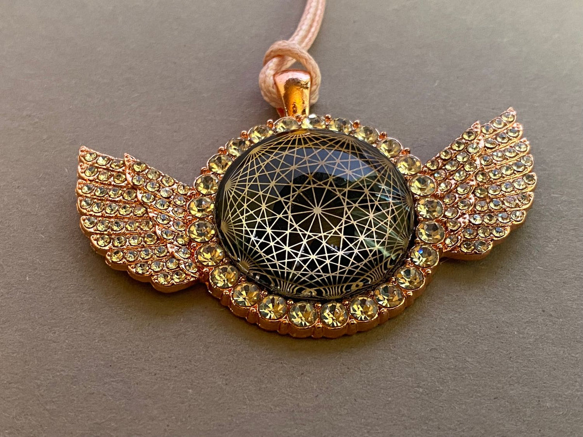 Amulett – glamour – Dodecagram – 25 mm / goldlegiert / Fassung altrose Engelsflügel – Produktansicht 1