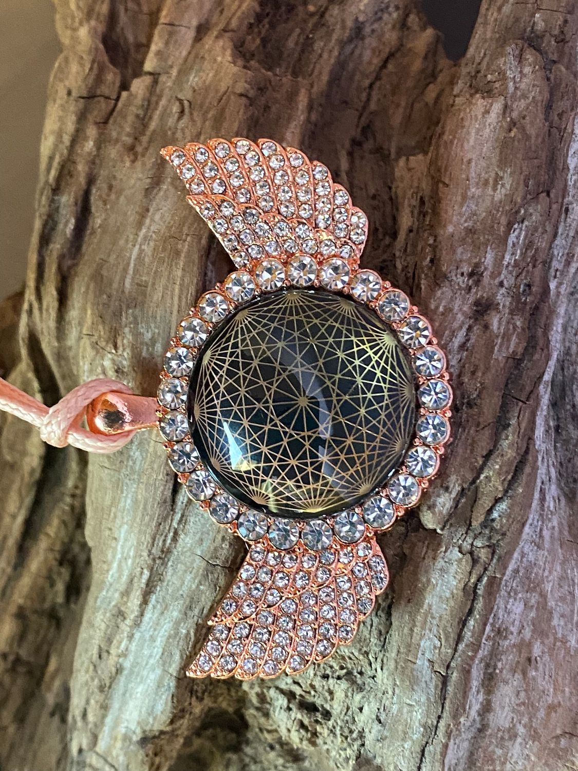 Amulett – glamour – Dodecagram – 25 mm / goldlegiert / Fassung altrose Engelsflügel – Produktansicht 1