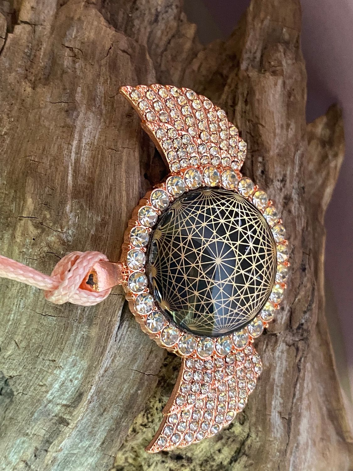 Amulett – glamour – Dodecagram – 25 mm / goldlegiert / Fassung altrose Engelsflügel – Produktansicht 1