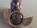 Amulett – glamour – Dodecagram – 25 mm / goldlegiert / Fassung altrose Engelsflügel – Produktansicht 1