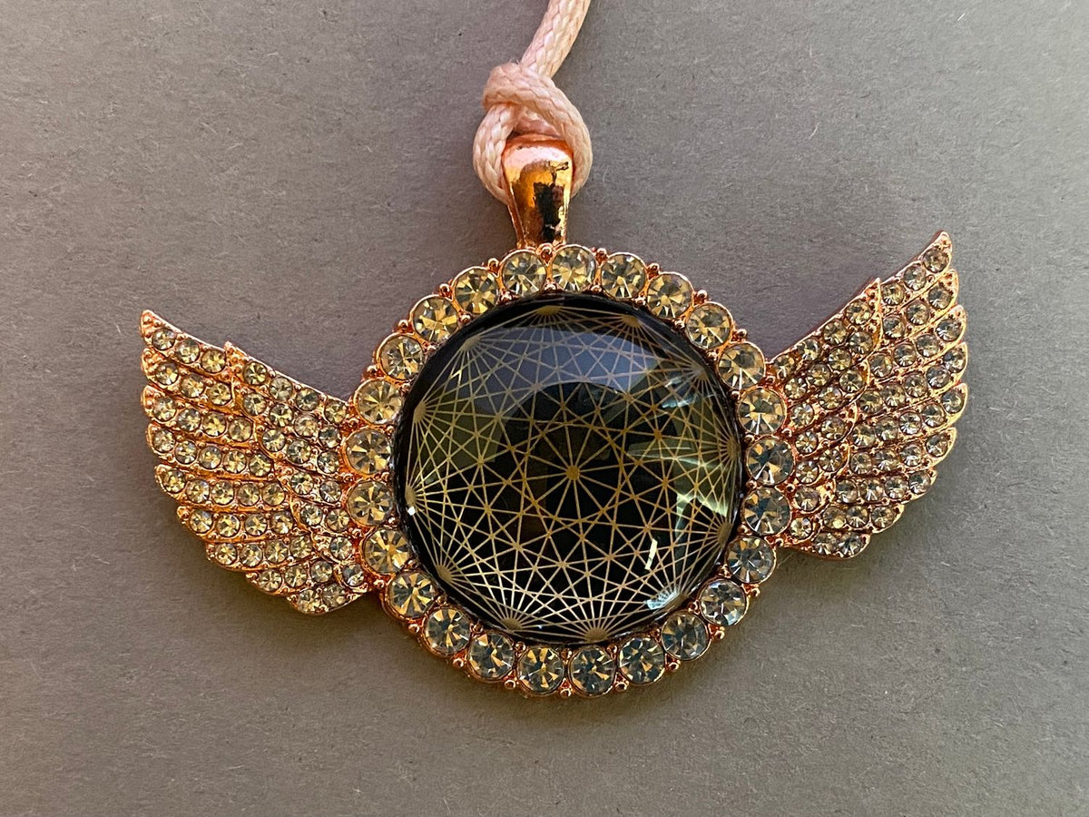 Amulett – glamour – Dodecagram – 25 mm / goldlegiert / Fassung altrose Engelsflügel – Produktansicht 1