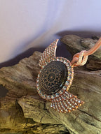 Amulett – glamour – Dodecagram – 25 mm / goldlegiert / Fassung altrose Engelsflügel – Produktansicht 1