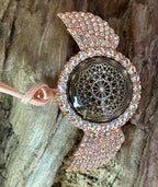 Amulett – glamour – Dodecagram – 25 mm / goldlegiert / Fassung altrose Engelsflügel – Produktansicht 1