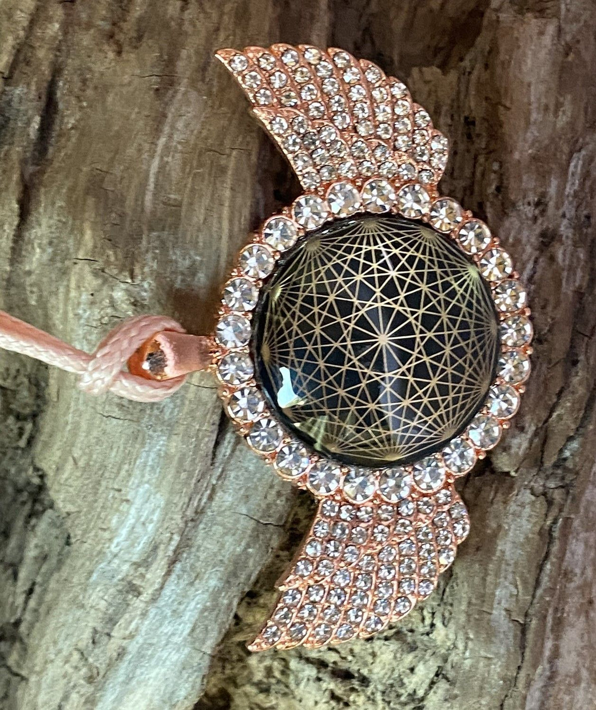 Amulett – glamour – Dodecagram – 25 mm / goldlegiert / Fassung altrose Engelsflügel – Produktansicht 1