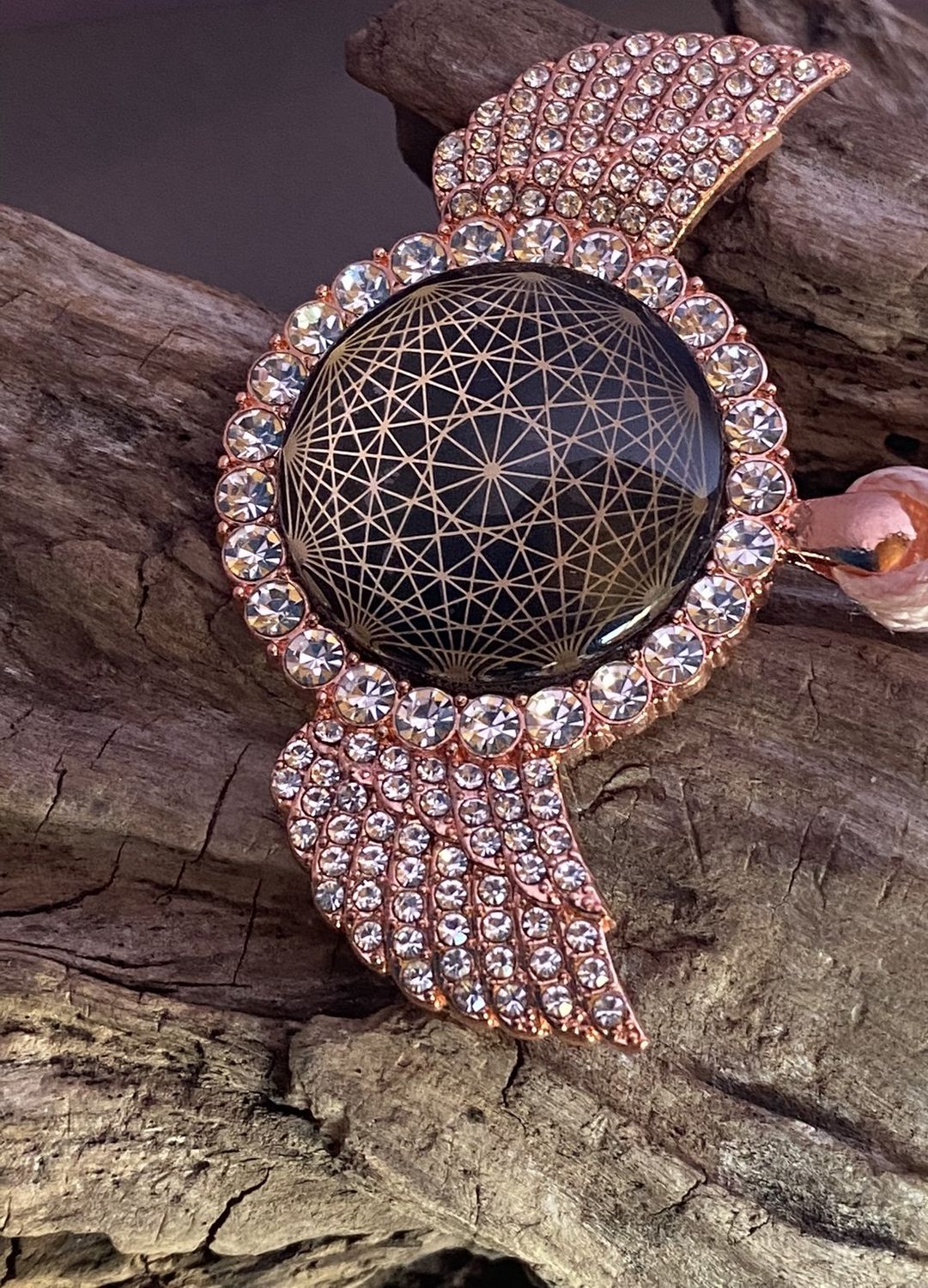 Amulett – glamour – Dodecagram – 25 mm / goldlegiert / Fassung altrose Engelsflügel – Produktansicht 1
