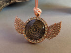 Amulett – glamour – Dodecagram – 25 mm / goldlegiert / Fassung altrose Engelsflügel – Produktansicht 1