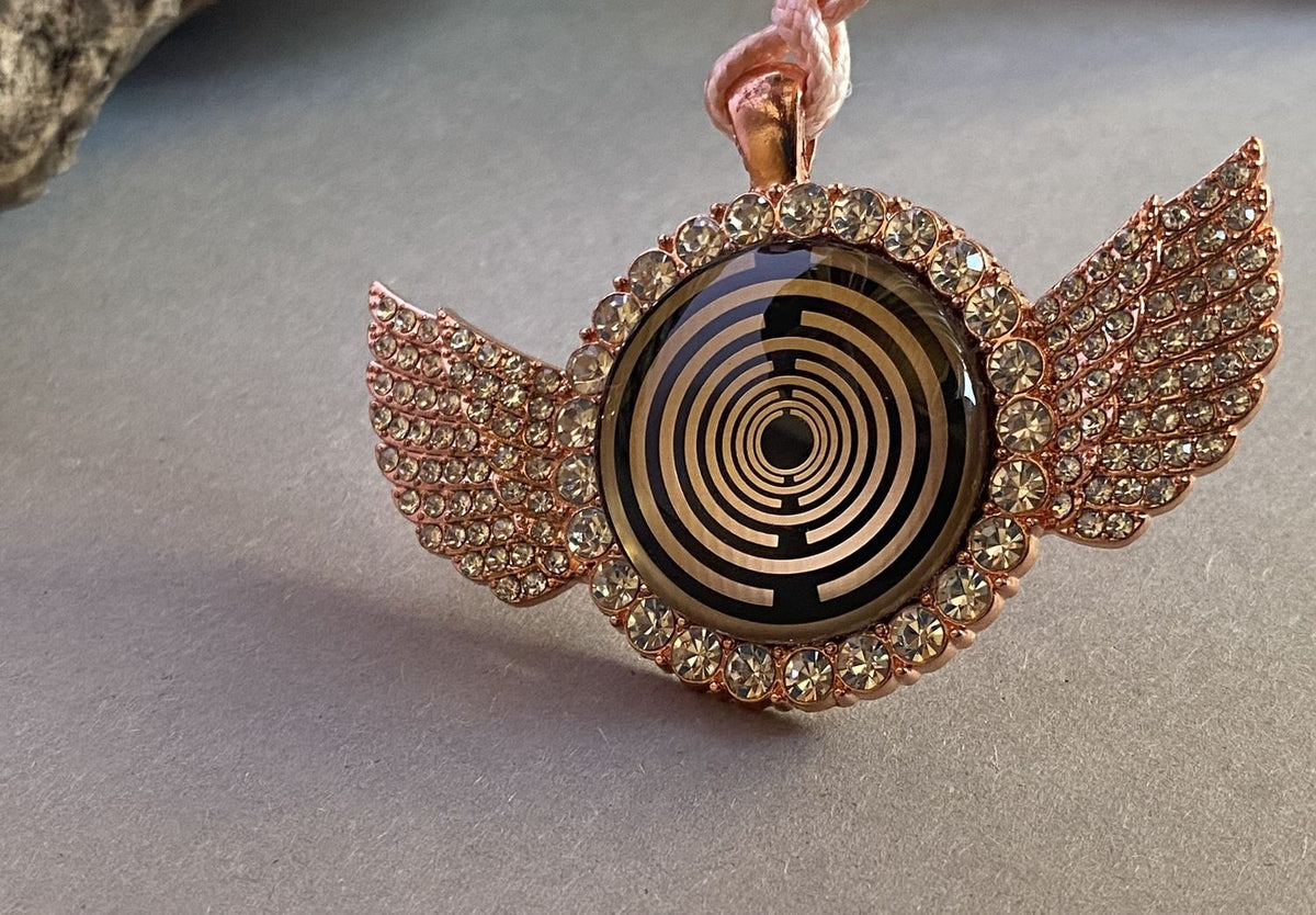 Amulett – glamour – Lakhovsky MWO – 25 mm / goldlegiert / Fassung altrose Farbe Engelsflügel – Produktansicht 1