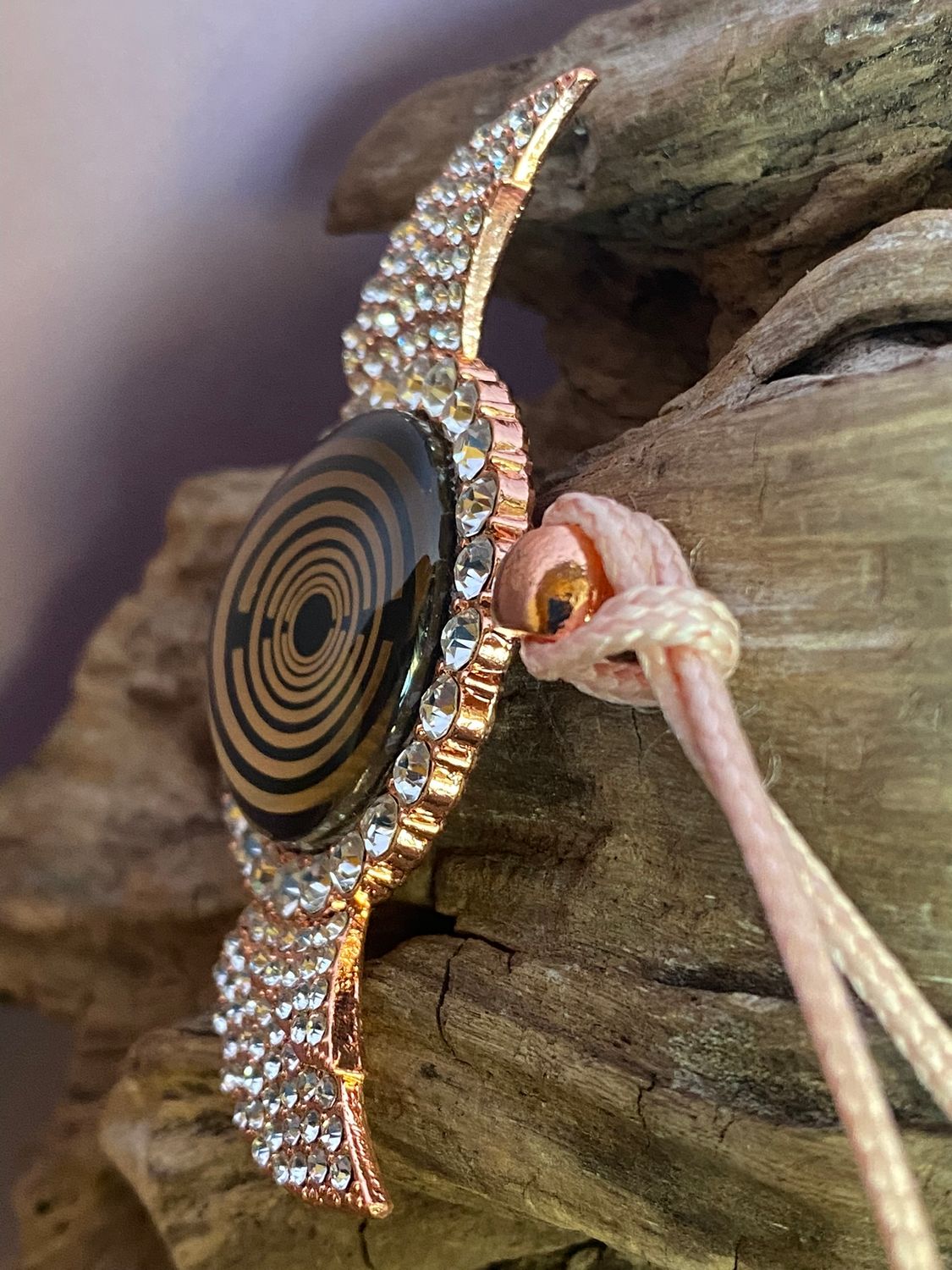 Amulett – glamour – Lakhovsky MWO – 25 mm / goldlegiert / Fassung altrose Farbe Engelsflügel – Produktansicht 1