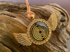 Amulett – glamour – Lakhovsky MWO – 25 mm / goldlegiert / Fassung altrose Farbe Engelsflügel – Produktansicht 1