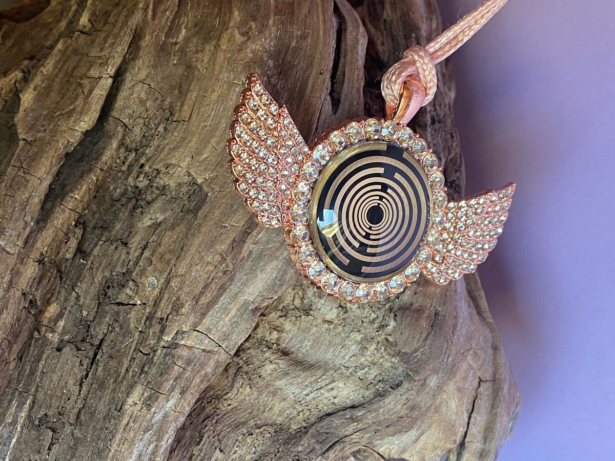 Amulett – glamour – Lakhovsky MWO – 25 mm / goldlegiert / Fassung altrose Farbe Engelsflügel – Produktansicht 1