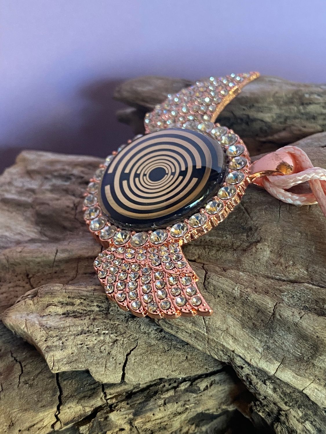 Amulett – glamour – Lakhovsky MWO – 25 mm / goldlegiert / Fassung altrose Farbe Engelsflügel – Produktansicht 1