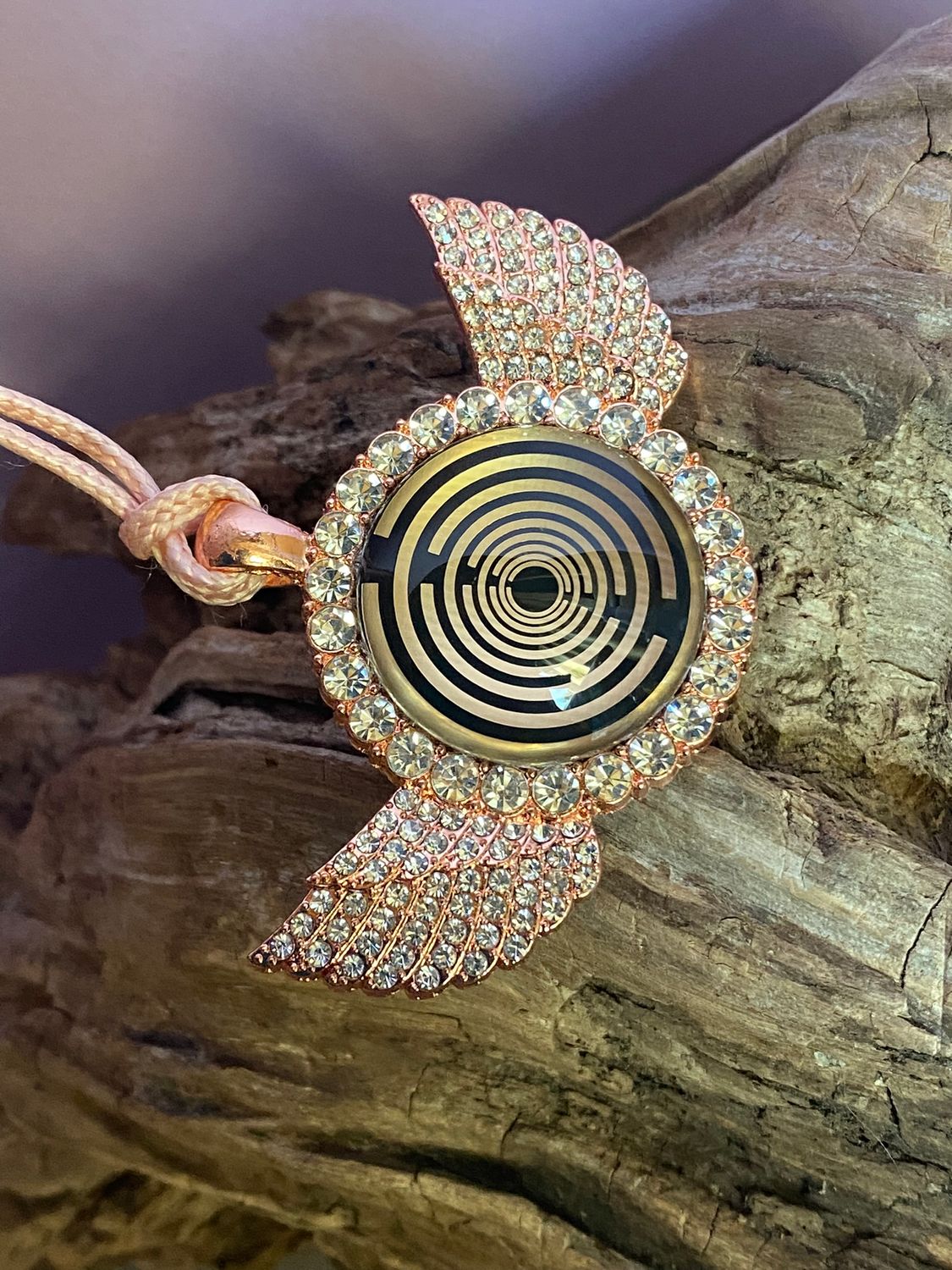 Amulett – glamour – Lakhovsky MWO – 25 mm / goldlegiert / Fassung altrose Farbe Engelsflügel – Produktansicht 1