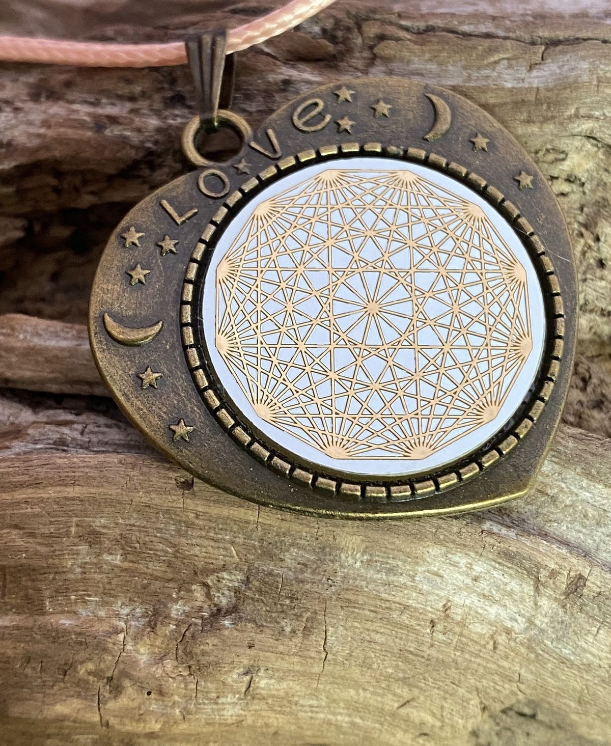 Amulett – bronzefarben, Lakhovsky MWOn Symbol, Disc in weiß 25 mm, goldlegiert, kupferunterlegt – Produktansicht 1