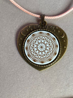 Amulett – bronzefarben, Lakhovsky MWOn Symbol, Disc in weiß 25 mm, goldlegiert, kupferunterlegt – Produktansicht 1