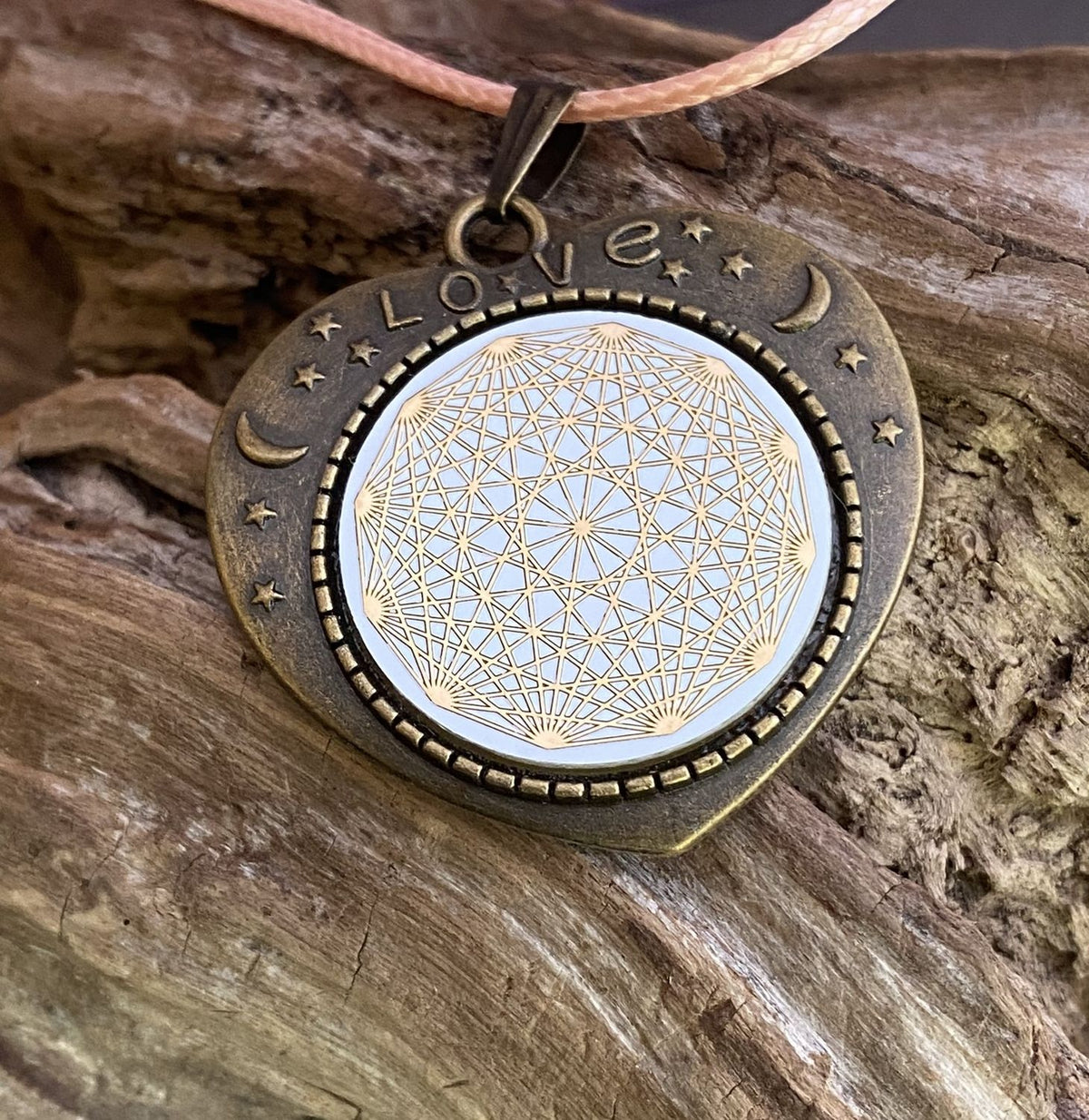 Amulett – bronzefarben, Lakhovsky MWOn Symbol, Disc in weiß 25 mm, goldlegiert, kupferunterlegt – Produktansicht 1