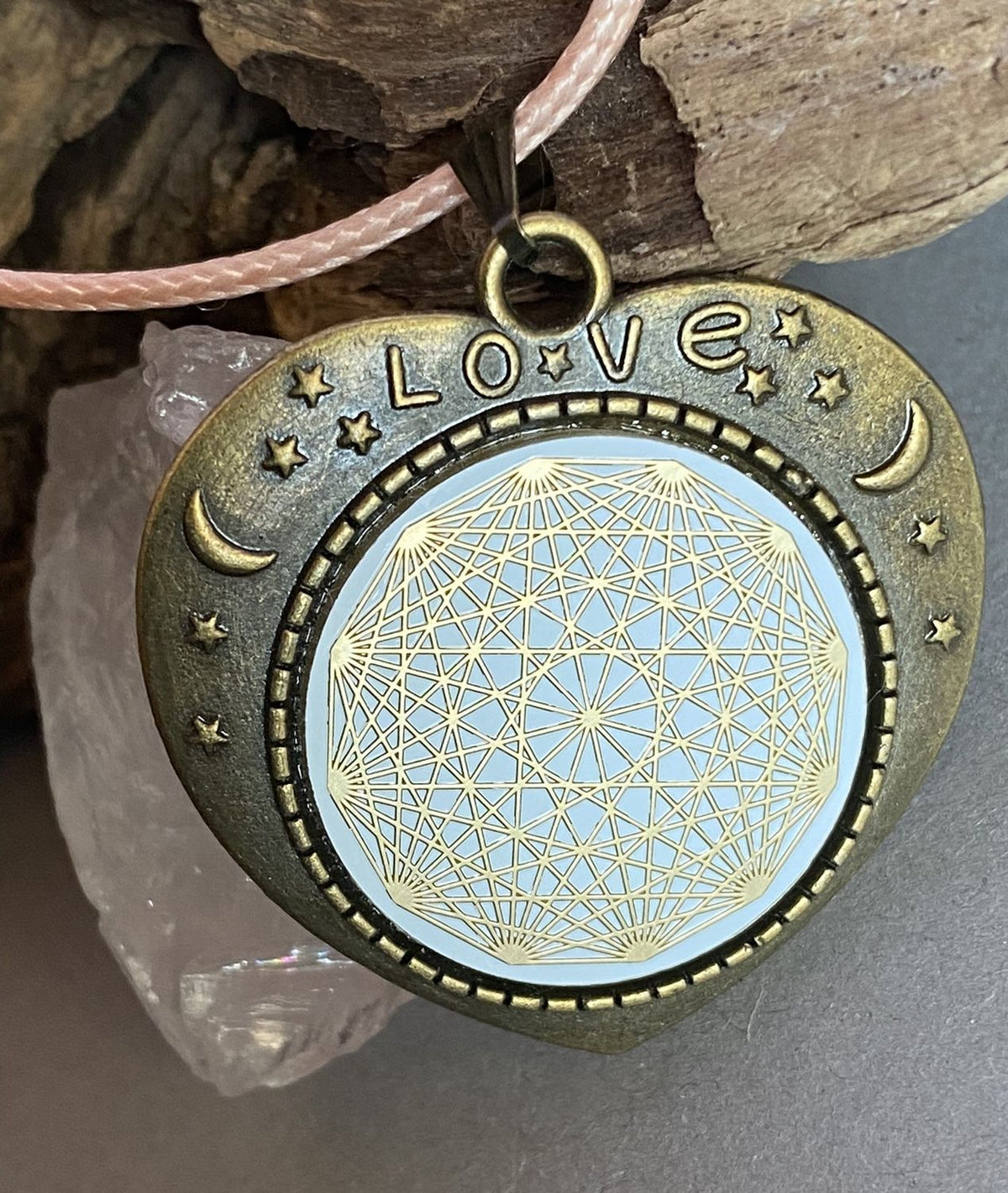 Amulett – bronzefarben, Lakhovsky MWOn Symbol, Disc in weiß 25 mm, goldlegiert, kupferunterlegt – Produktansicht 1