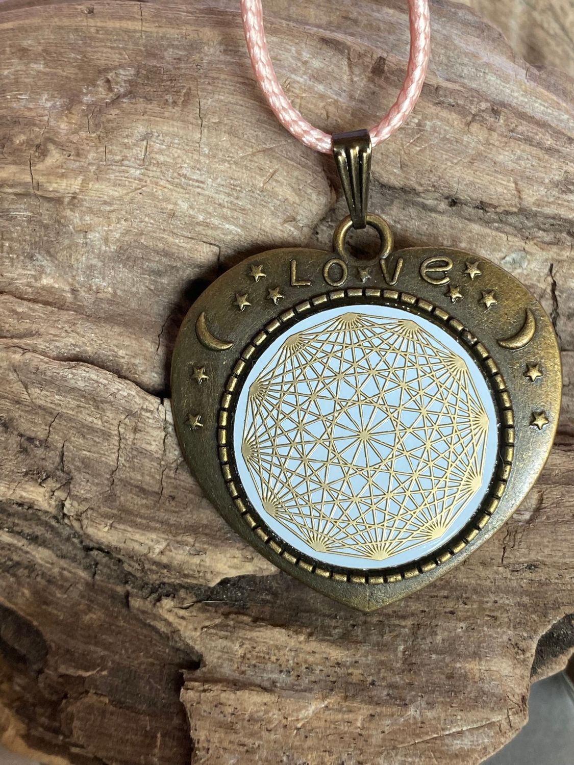 Amulett – bronzefarben, Lakhovsky MWOn Symbol, Disc in weiß 25 mm, goldlegiert, kupferunterlegt – Produktansicht 1