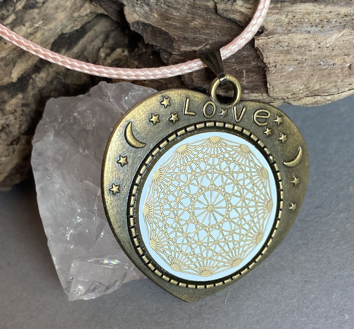 Amulett – bronzefarben, Lakhovsky MWOn Symbol, Disc in weiß 25 mm, goldlegiert, kupferunterlegt – Produktansicht 1