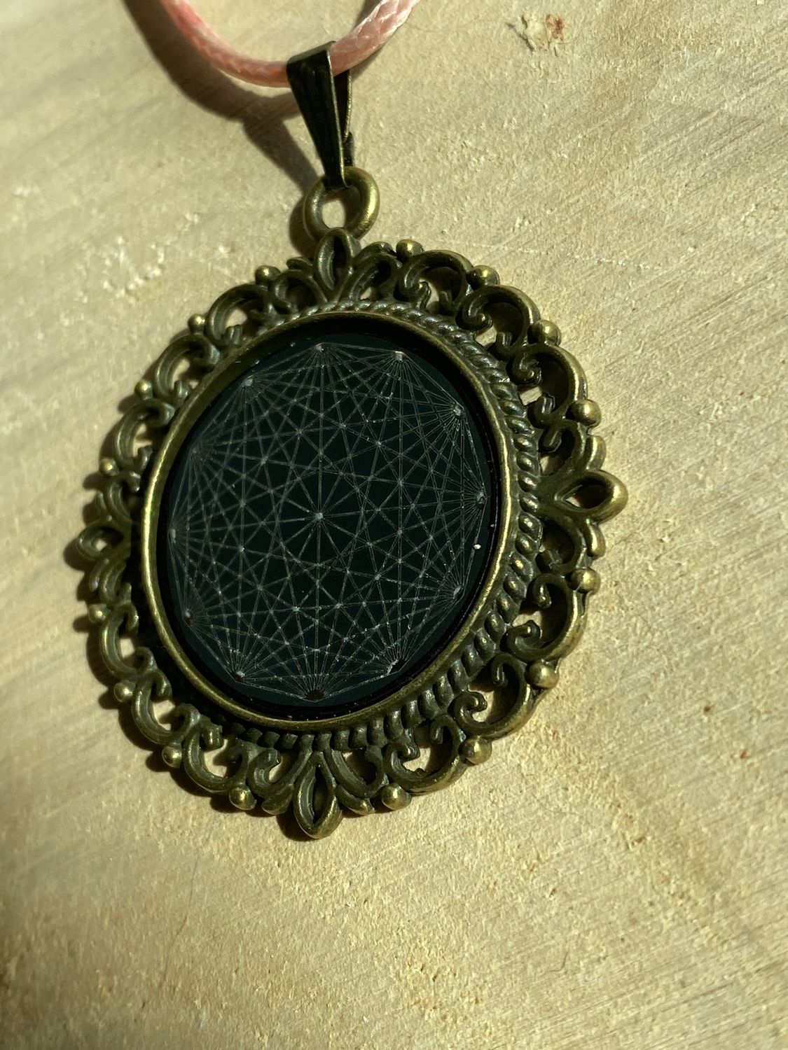 Amulett – Lakhovsky MWO – 25 mm / zinnlegiert / schwarz – Produktansicht 1