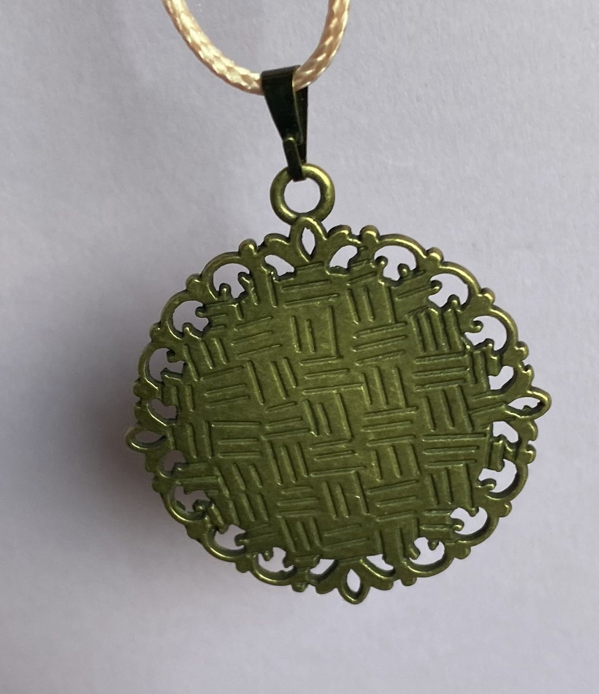 Amulett – Lakhovsky MWO – 25 mm / zinnlegiert / schwarz – Produktansicht 1