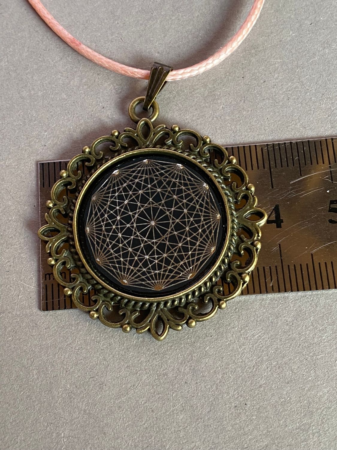 Amulett – Lakhovsky MWO – 25 mm / zinnlegiert / schwarz – Produktansicht 1