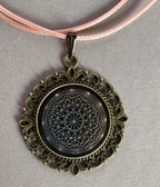Amulett – Lakhovsky MWO – 25 mm / zinnlegiert / schwarz – Produktansicht 1