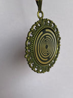 Amulett – bronzefarben, Lakhovsky MWOn Symbol, Disc in schwarz 25 mm, zinnlegiert, kupferunterlegt – Produktansicht 1
