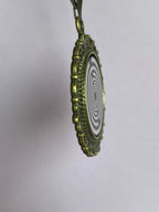 Amulett – bronzefarben, Lakhovsky MWOn Symbol, Disc in schwarz 25 mm, zinnlegiert, kupferunterlegt – Produktansicht 1