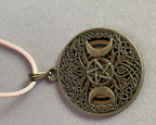 Amulett – bronzefarben, Wicca, Lakhovsky MWO, Disc in schwarz, goldlegiert, kupferunterlegt – Produktansicht 1