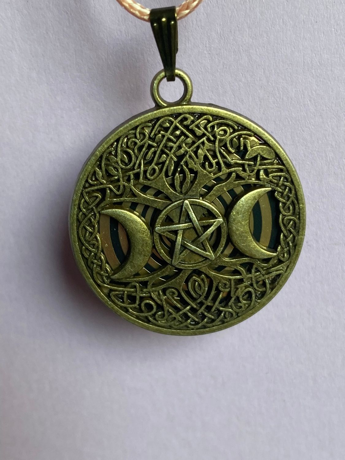 Amulett – bronzefarben, Wicca, Lakhovsky MWO, Disc in schwarz, goldlegiert, kupferunterlegt – Produktansicht 1