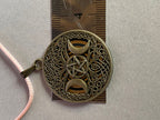 Amulett – bronzefarben, Wicca, Lakhovsky MWO, Disc in schwarz, goldlegiert, kupferunterlegt – Produktansicht 1