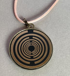 Amulett – bronzefarben, Wicca, Lakhovsky MWO, Disc in schwarz, goldlegiert, kupferunterlegt – Produktansicht 1