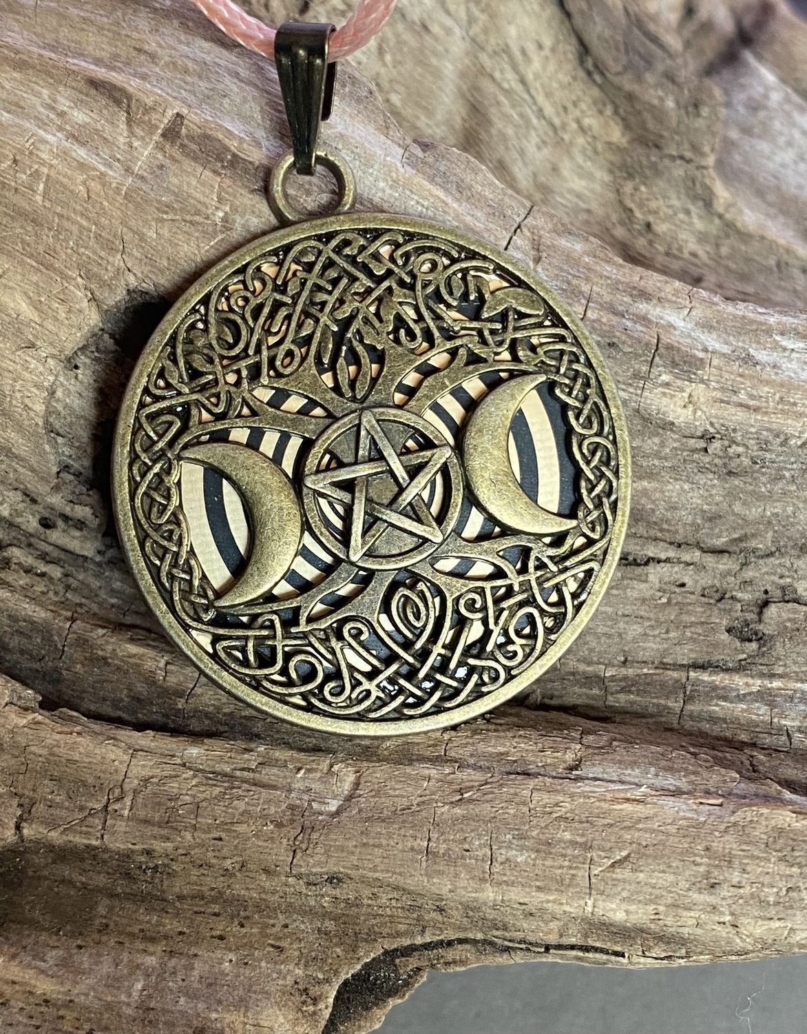 Amulett – bronzefarben, Wicca, Lakhovsky MWO, Disc in schwarz, goldlegiert, kupferunterlegt – Produktansicht 1