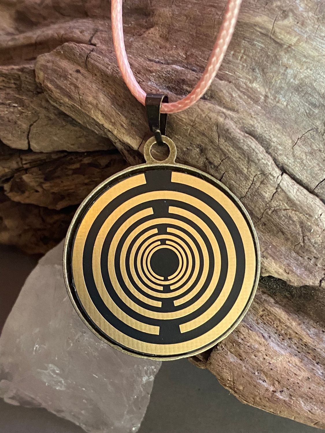 Amulett – bronzefarben, Wicca, Lakhovsky MWO, Disc in schwarz, goldlegiert, kupferunterlegt – Produktansicht 1