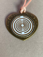 Amulett – bronzefarben, Herz, Lakhovsky MWO, Disc in weiß, goldlegiert, kupferunterlegt – Produktansicht 1