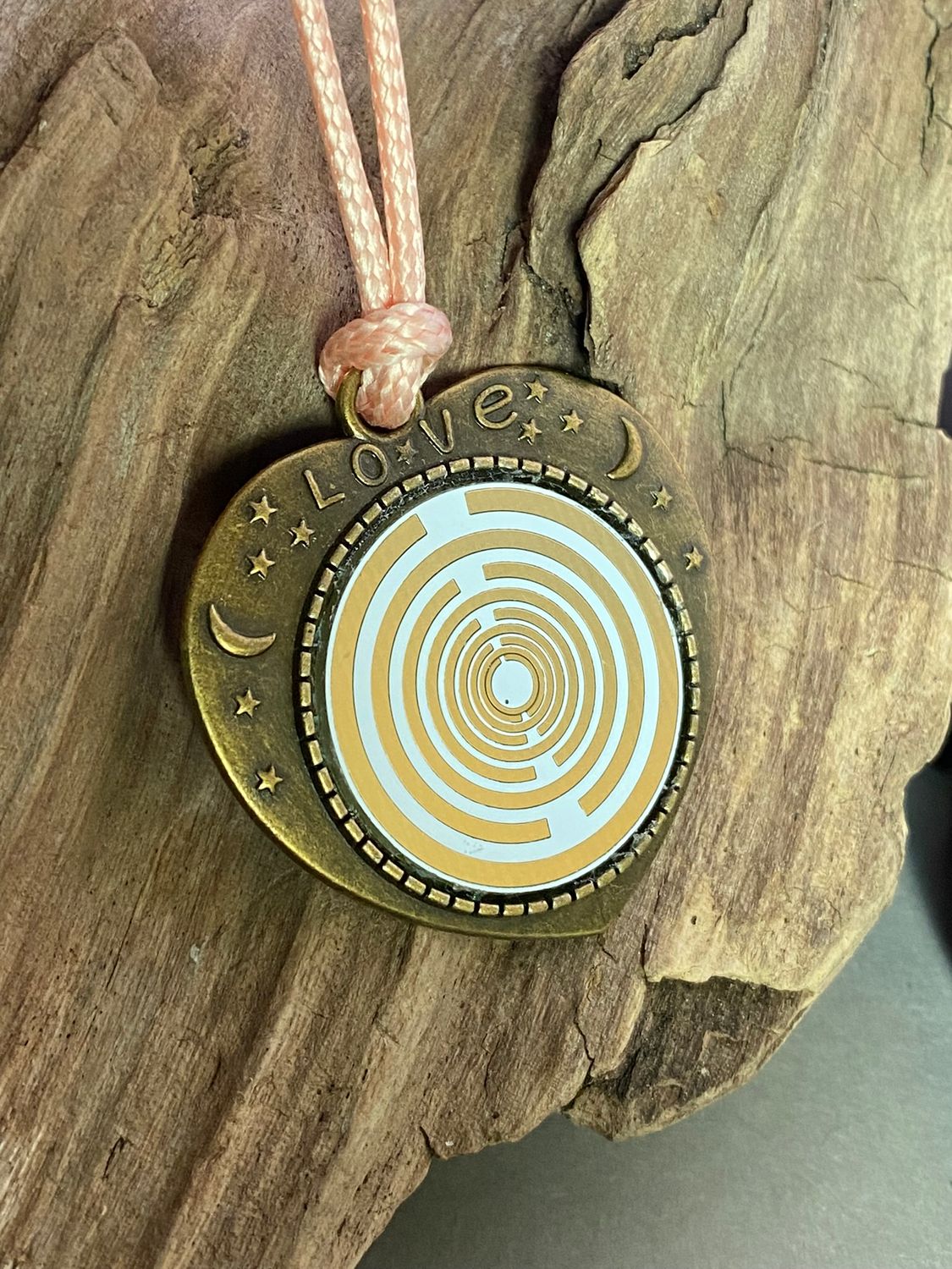 Amulett – bronzefarben, Herz, Lakhovsky MWO, Disc in weiß, goldlegiert, kupferunterlegt – Produktansicht 1
