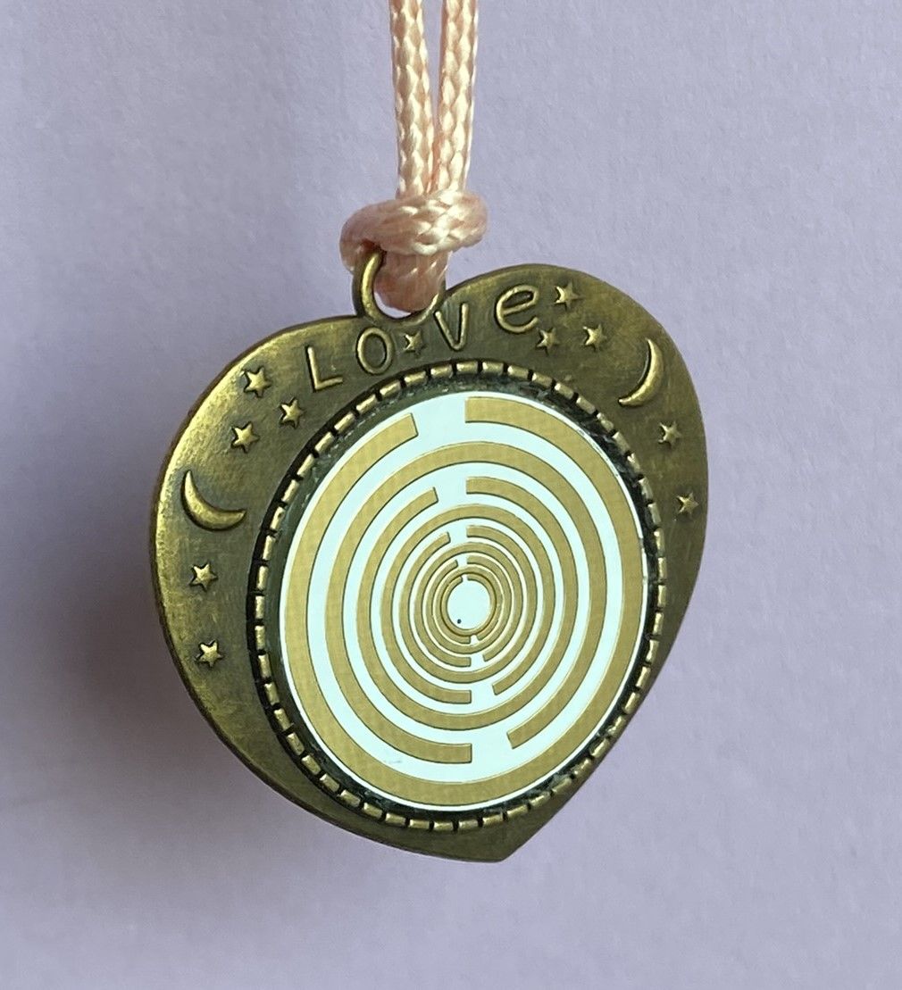Amulett – bronzefarben, Herz, Lakhovsky MWO, Disc in weiß, goldlegiert, kupferunterlegt – Produktansicht 1
