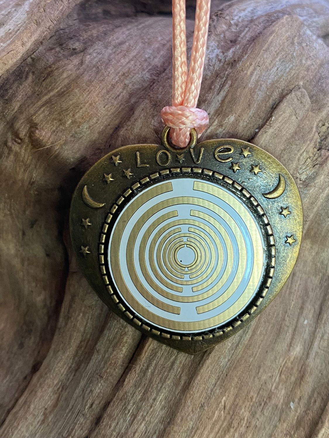 Amulett – bronzefarben, Herz, Lakhovsky MWO, Disc in weiß, goldlegiert, kupferunterlegt – Produktansicht 1