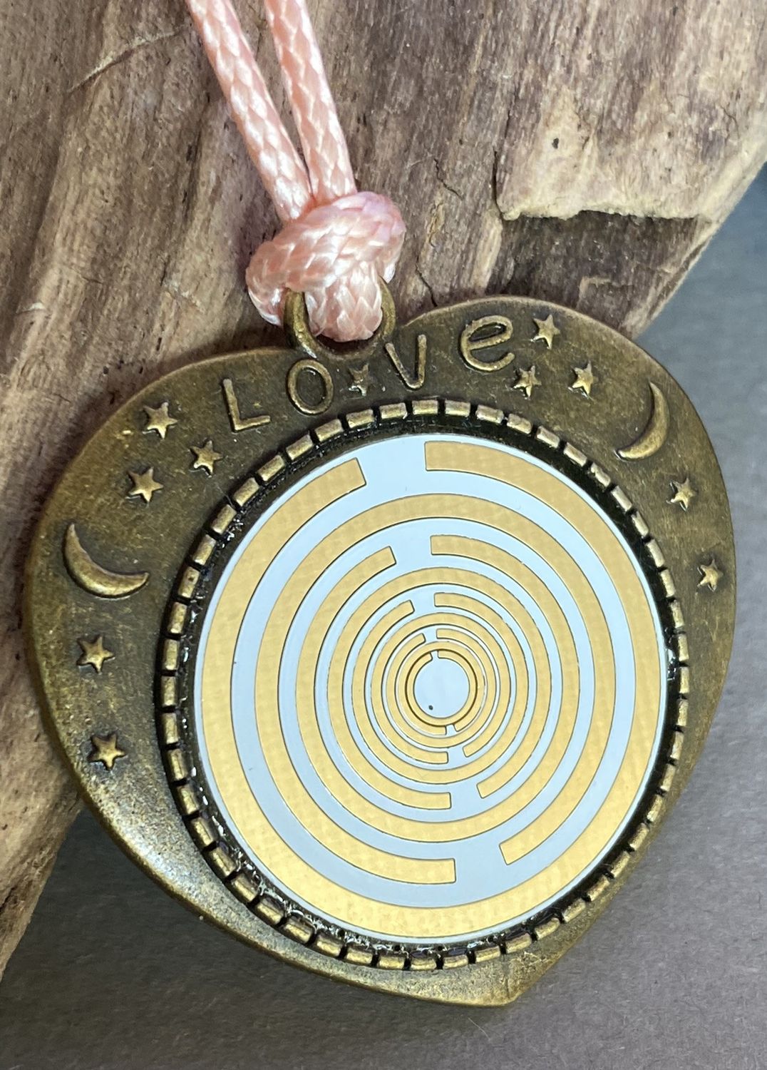 Amulett – bronzefarben, Herz, Lakhovsky MWO, Disc in weiß, goldlegiert, kupferunterlegt – Produktansicht 1