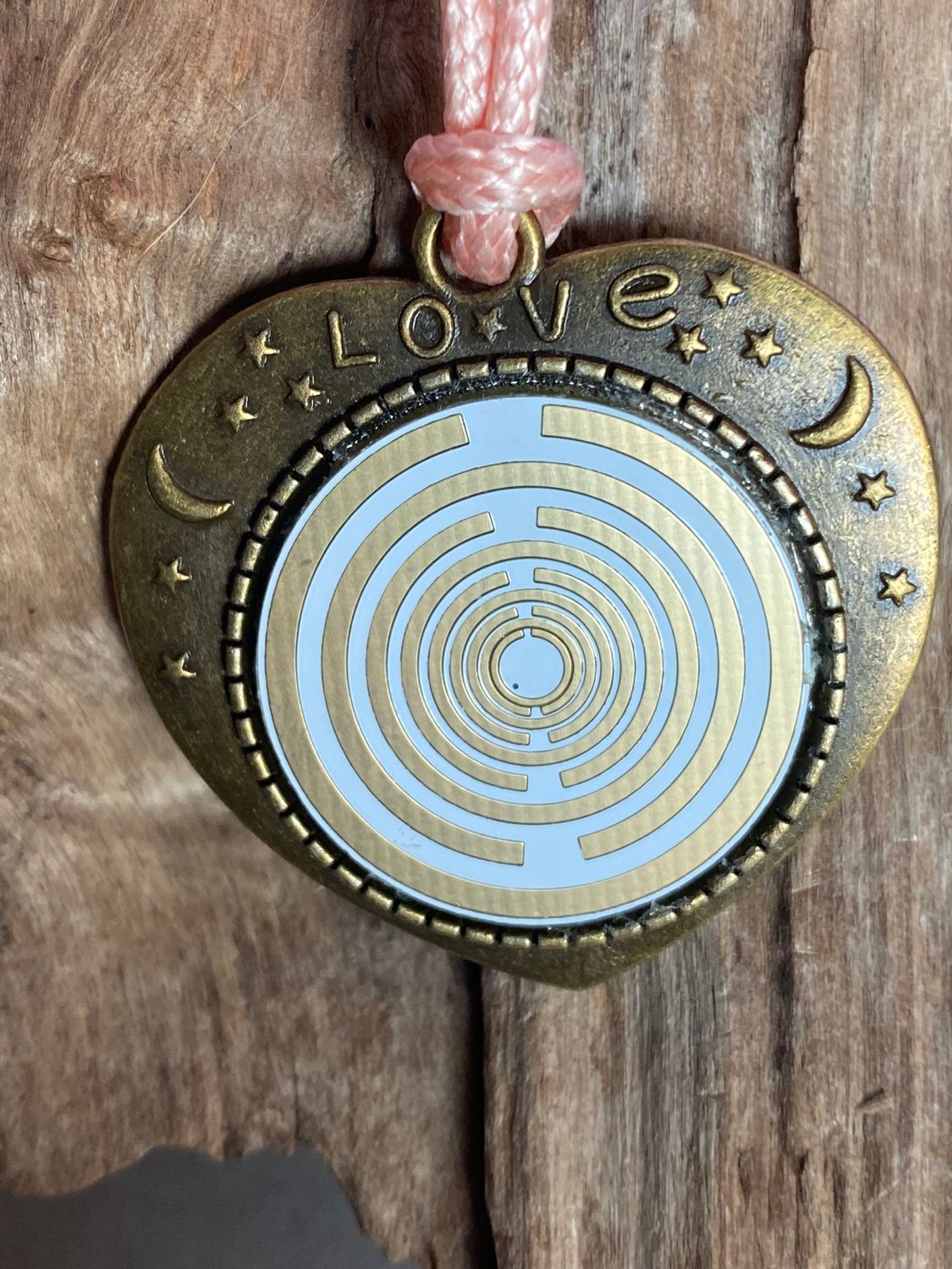 Amulett – bronzefarben, Herz, Lakhovsky MWO, Disc in weiß, goldlegiert, kupferunterlegt – Produktansicht 1