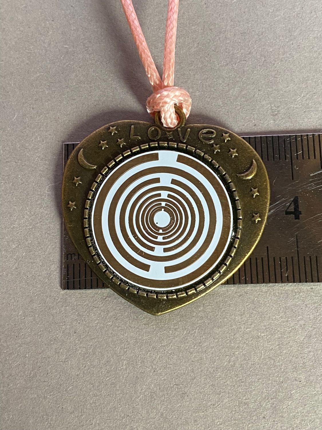 Amulett – bronzefarben, Herz, Lakhovsky MWO, Disc in weiß, goldlegiert, kupferunterlegt – Produktansicht 1