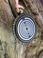 Amulett – bronzefarben, Lakhovsky MWO, Disc in schwarz, zinnlegiert, kupferunterlegt – Produktansicht 1