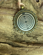 Amulett – bronzefarben, Lakhovsky MWO, Disc in schwarz, zinnlegiert, kupferunterlegt – Produktansicht 1