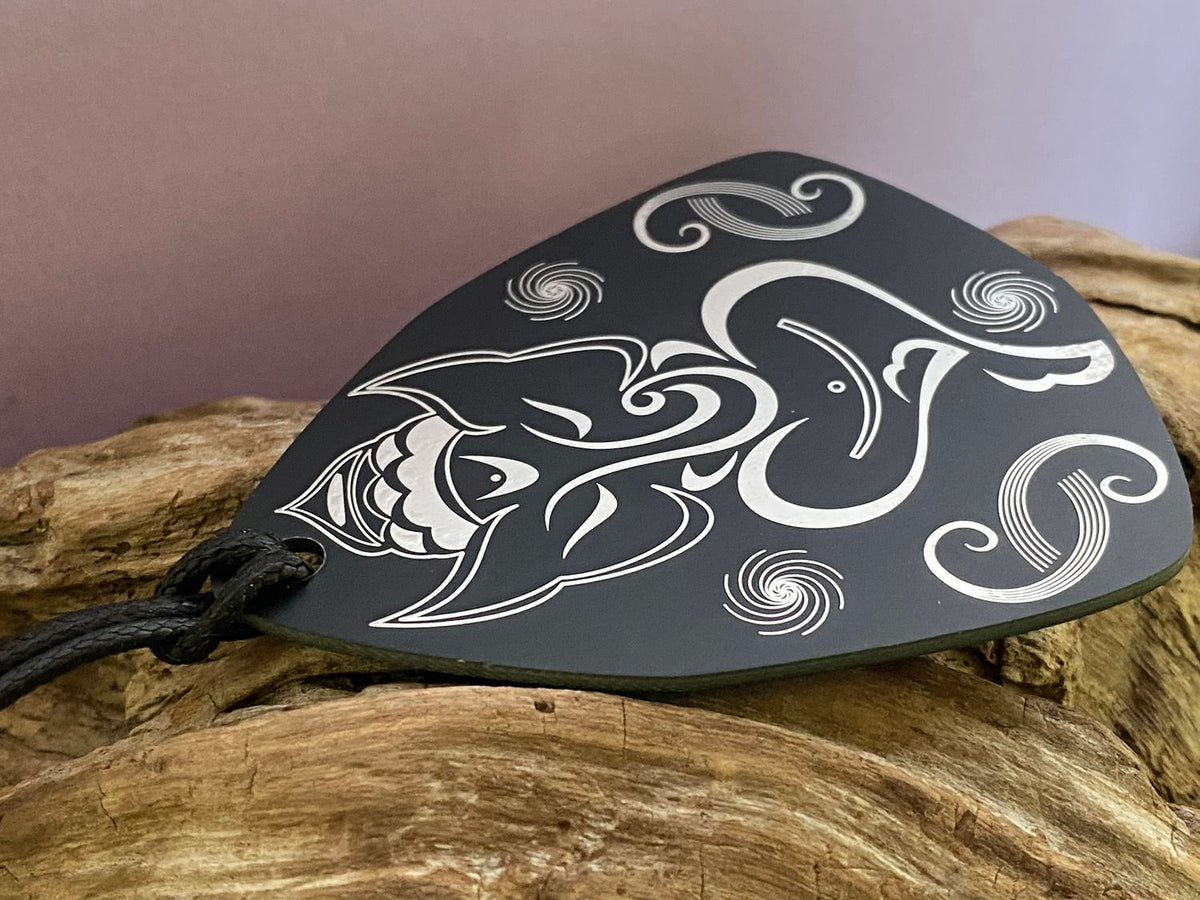 Amulett – Disc – Ganesha der Glücksbote+ die – 69 mm / zinnlegiert / schwarz – Produktansicht 1