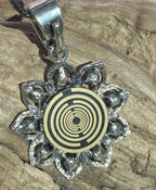 Amulett – Lotus Glitzer – Lakhovsky MWO – Lakhovsky MWO + Lotus – nachtschwarz – Produktansicht 1