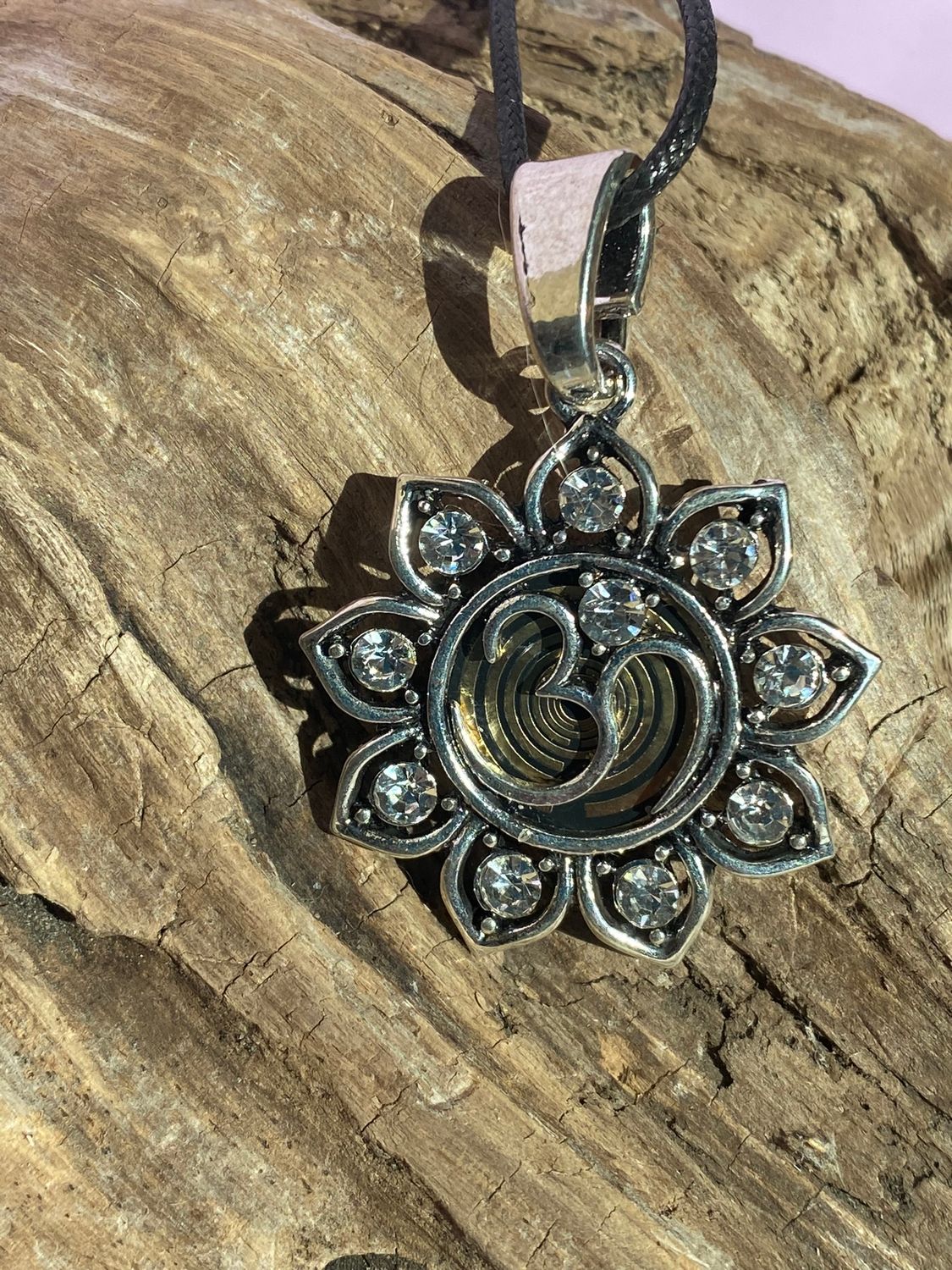 Amulett – Lotus Glitzer – Lakhovsky MWO – Lakhovsky MWO + Lotus – nachtschwarz – Produktansicht 1