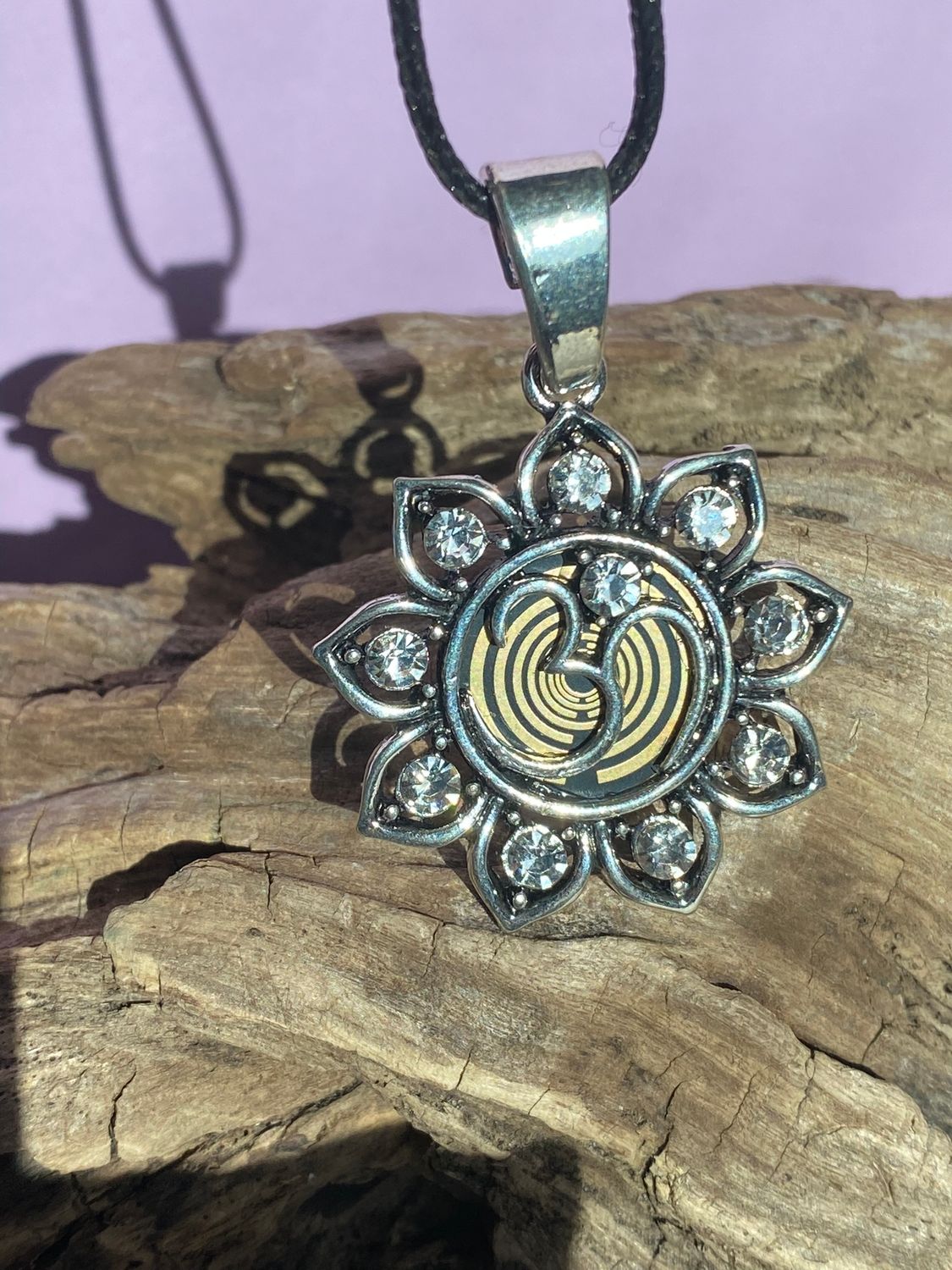 Amulett – Lotus Glitzer – Lakhovsky MWO – Lakhovsky MWO + Lotus – nachtschwarz – Produktansicht 1