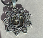 Amulett – Lotus Glitzer – Lakhovsky MWO – Lakhovsky MWO + Lotus – nachtschwarz – Produktansicht 1